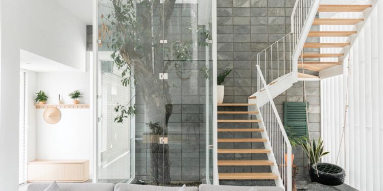 Trong ấm ngoài êm