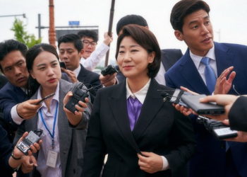 “Bà Hoàng Lươn Lẹo 2” Ra Mi Ran khuấy động chính trường Hàn cùng dàn đồng minh 6