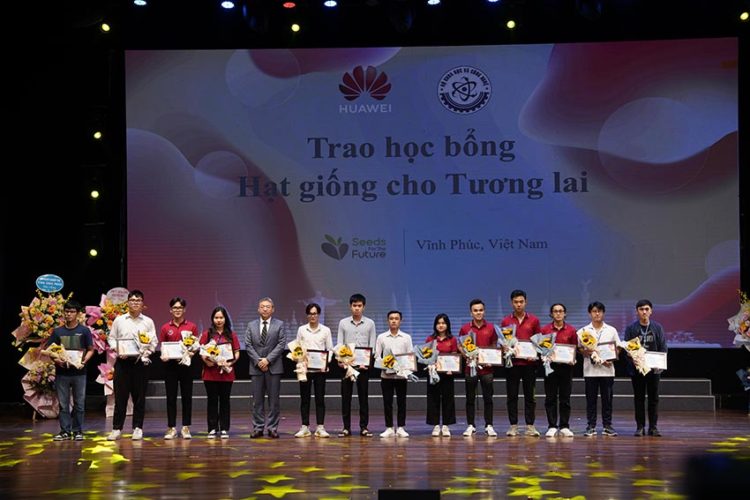 Huawei trao tặng 50 suất học bổng cho sinh viên tài năng tại Ngày hội Techfest Vĩnh Phúc 2022 - 1