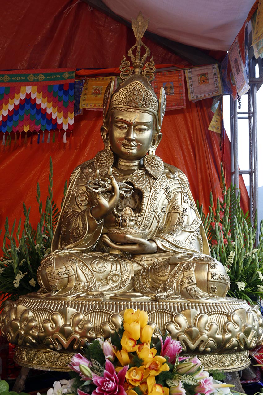 Linh thiêng lễ đúc đồng tôn tượng Phật Liên Hoa Sinh độc bản - 1