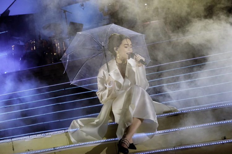 Love Songs của Hồ Ngọc Hà nhiều cảm xúc, đầu tư công nghệ Mapping hoành tráng 1