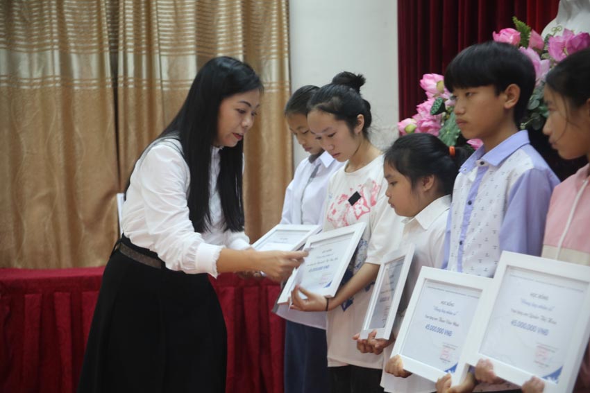 Quỹ Toyota Việt Nam trao tặng học bổng 'Vòng tay nhân ái' tại tỉnh Thanh Hóa - 2