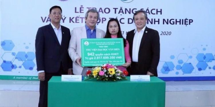 Tiến sỹ Võ Tá Hân: Hơn 30 năm bền bỉ đưa nguồn sách quý về Việt Nam - 1