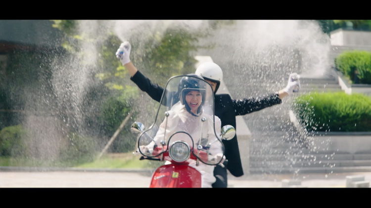 Trấn Thành bất ngờ tung MV trùng ngày MV Như anh đã mong chờ của vợ 4