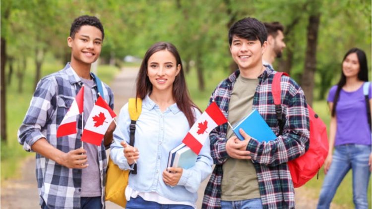 Triển lãm du học quy tụ 14 trường đại học Canada