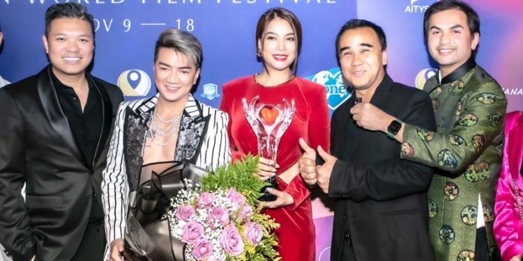 Trương Ngọc Ánh rạng rỡ hội ngộ Quyền Linh tại Mỹ - 2