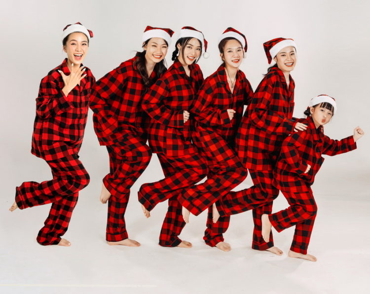 Dàn diễn viên phim Lật mặt: Tấm vé định mệnh vui vẻ trong bộ hình Giáng Sinh