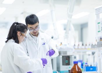 Các chuyên gia y tế kêu gọi thay đổi trong xét nghiệm ung thư phổi để đáp ứng đặc điểm của bệnh nhân Việt Nam và châu Á - 1