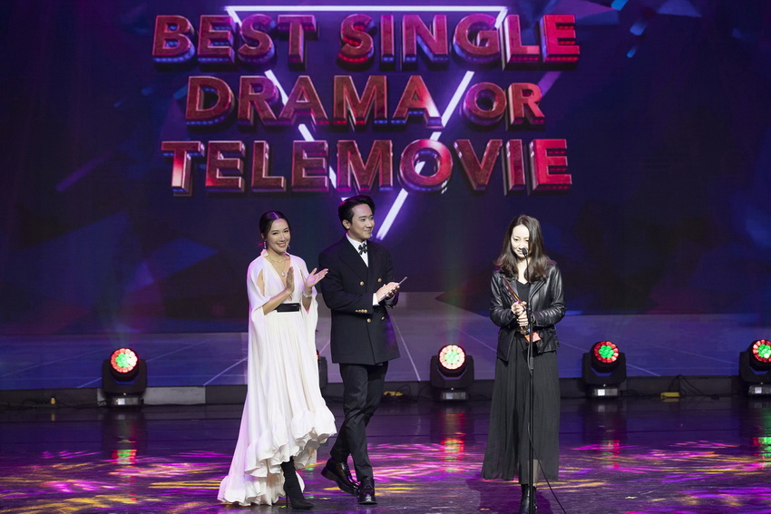 Trấn Thành cùng em gái Uyển Ân đến thảm đỏ Giải thưởng truyền hình Châu Á 2022 4