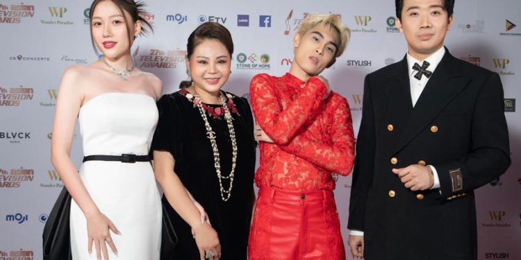 Trấn Thành và Wren Evans lần đầu xuất hiện tại Giải thuởng truyền hình Châu Á 2022 - 2