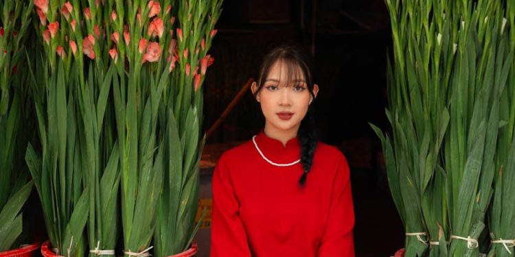 Á hậu Hoa Đan yêu kiều trong tà áo dài Tết - 2