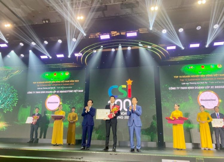 Bridgestone Việt Nam được vinh danh Top 10 Doanh nghiệp phát triển bền vững Việt Nam 2022 - 1