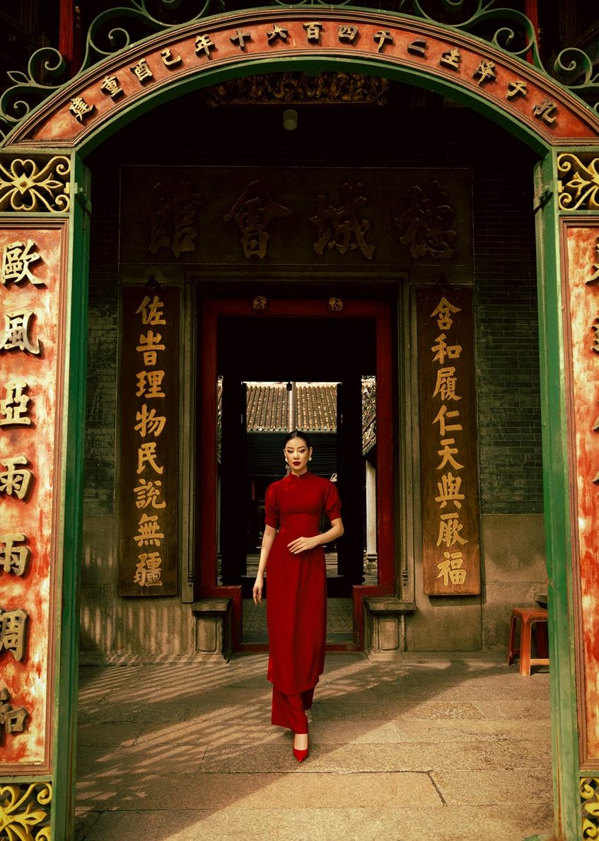 Hoa hậu Khánh Vân duyên dáng diện áo dài những ngày cận Tết Quý Mão 2023 - 5