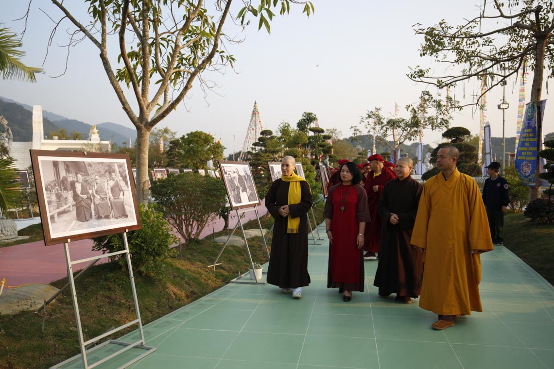 Khai mạc triển lãm ảnh Pháp vũ Rồng Thiêng: Hành trình 15 năm hoằng pháp của Đức Gyalwang Drukpa tại Việt Nam - 1
