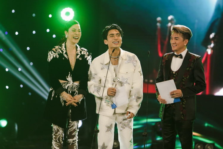 Mono, Hoàng Thùy Linh bội thu giải thưởng Làn Sóng Xanh lần thứ 25 1