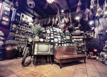 Quán cà phê, một cõi an trú đời người