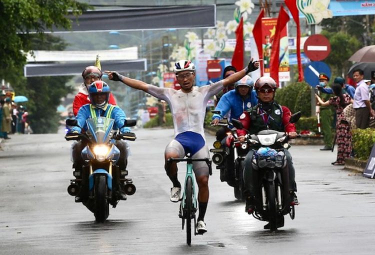 VĐV Jang Kyunggu (Korea) đoạt cả áo vàng, áo xanh và nhất đồng đội - 8