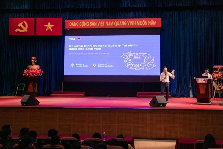Visa tổ chức chương trình Kỹ năng Quản lý Tài chính cho sinh viên - 1