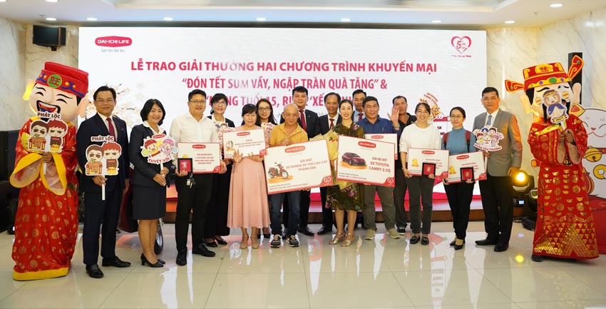 Dai-ichi Life Việt Nam trao giải cho khách hàng trúng thưởng chương trình khuyến mại trong năm 2022 - 1