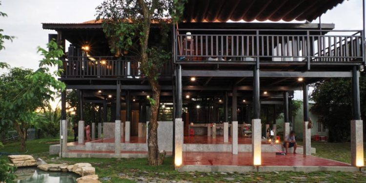 Cải tạo một ngôi nhà sàn cũ