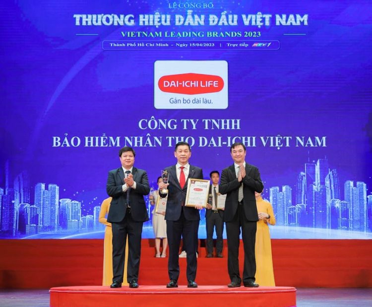 Dai-ichi Life Việt Nam đạt 'Top 10 Thương Hiệu Dẫn Đầu Việt Nam 2023' - 2