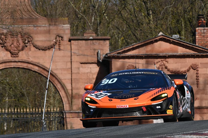 McLaren Artura GT4 chiếm trọn vinh quang trong ngày khai mạc giải Vô địch GT Anh Quốc - 1