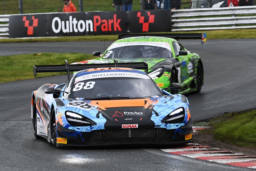 McLaren Artura GT4 chiếm trọn vinh quang trong ngày khai mạc giải Vô địch GT Anh Quốc - 3