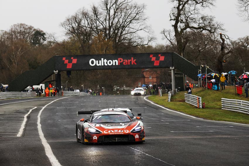 McLaren Artura GT4 chiếm trọn vinh quang trong ngày khai mạc giải Vô địch GT Anh Quốc - 4