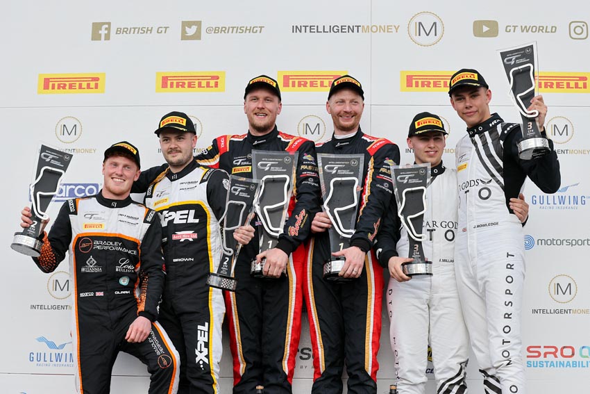 McLaren Artura GT4 chiếm trọn vinh quang trong ngày khai mạc giải Vô địch GT Anh Quốc - 6