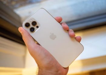 Phone 12 pro max đã qua sử dụng đắt hàng gấp 2 lần so với cùng kỳ 2022