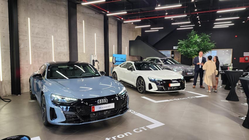 Audi ra mắt mẫu xe điện Audi RS e-tron GT và khai trương phòng chờ sạc nhanh đầu tiên tại Việt Nam - 6
