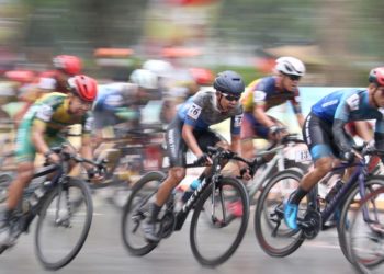 Tay đua trẻ Phạm Lê Xuân Lộc đội Quân Khu 7 đoạt cả 3 áo Xanh, áo Trắng và áo Cam, Áo vàng Petr Rikunov - 6