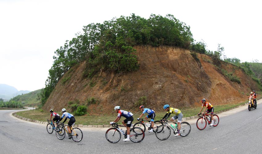 Cúp Xe đạp HTV – Tôn Đông Á. Chặng 13: Huỳnh Thanh Tùng (QK7) về nhất tại TP Nha Trang - 1