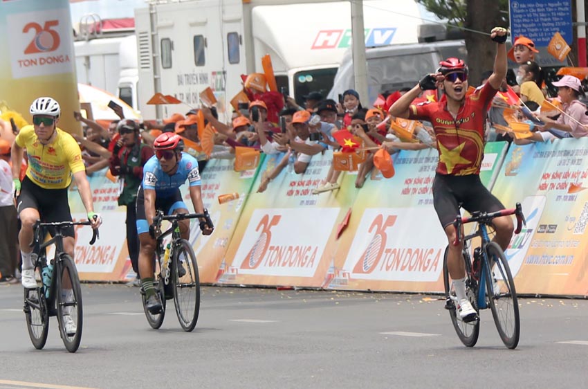 Cúp Xe đạp HTV – Tôn Đông Á. Chặng 13: Huỳnh Thanh Tùng (QK7) về nhất tại TP Nha Trang - 8