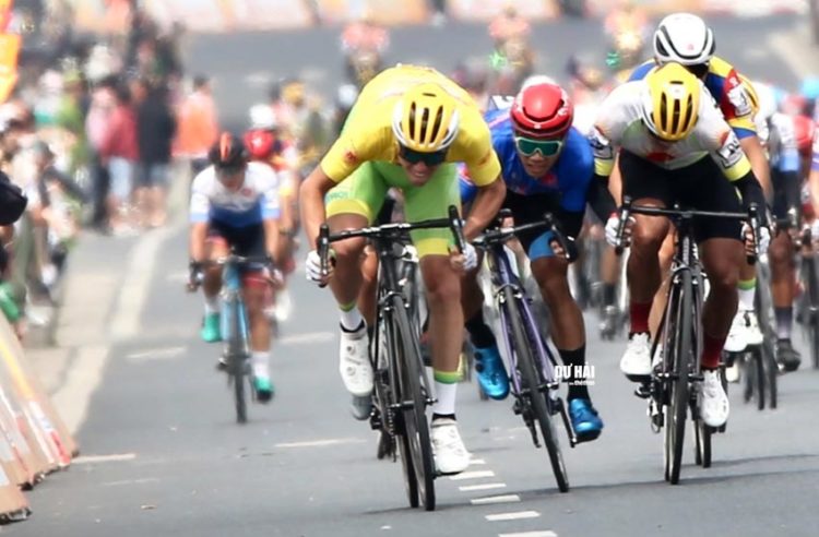 Cúp Xe đạp HTV – Tôn Đông Á: Chặng 16 Áo vàng Petr Rikunov không đối thủ - 9