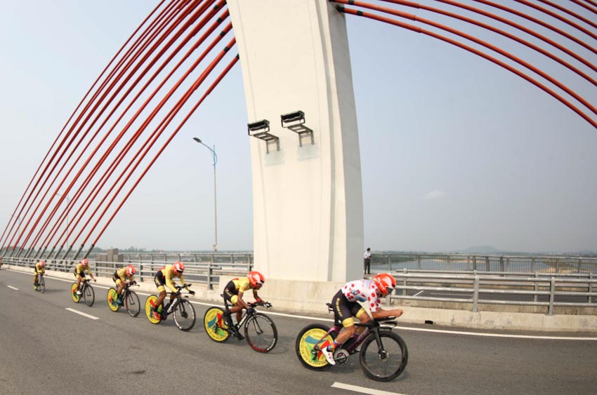 Cúp xe đạp HTV – Tôn Đông Á lần thứ 35- 2023: Tập đoàn Lộc Trời thâu tóm các danh hiệu trừ áo chấm đỏ và áo trắng - 11