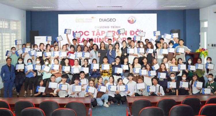 Diageo Việt Nam tập huấn nâng cao nghiệp vụ nhà hàng khách sạn cho sinh viên