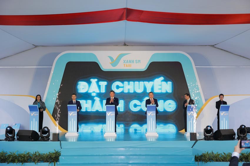 Khai trương hãng taxi thuần điện đầu tiên tại Việt Nam - 2
