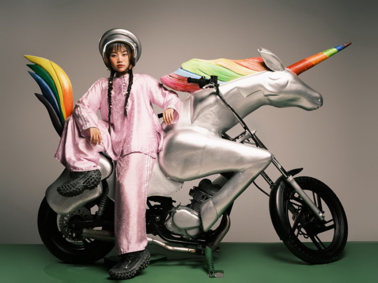 Phương Mỹ Chi chính thức trình làng MV Vũ Trụ Có Anh, đánh dấu sự trở lại 1