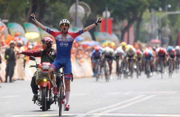 Cuộc đua xe đạp HTV – Tôn Đông Á lần thứ 35: Javier Perez thắng chặng và Petr Rikunov lập kỷ lục đoạt áo vàng - 5