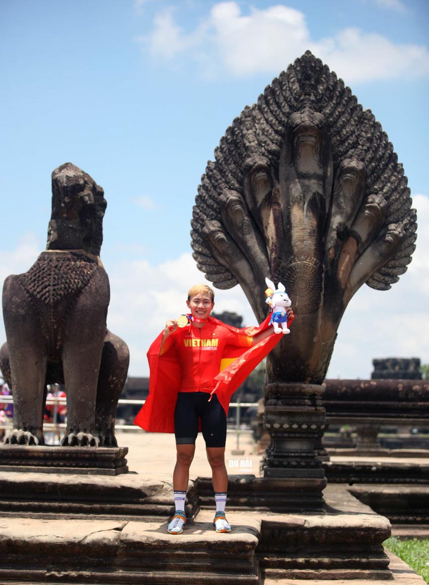 Chùm ảnh các tay đua nữ thi đấu vòng quanh Angkor Wat - 2