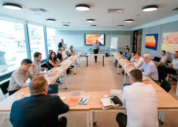 Vượt qua khó khăn, chuỗi cung ứng Việt Nam có thể thúc đẩy nền kinh tế tăng trưởng thêm 1,9 tỷ USD - 2