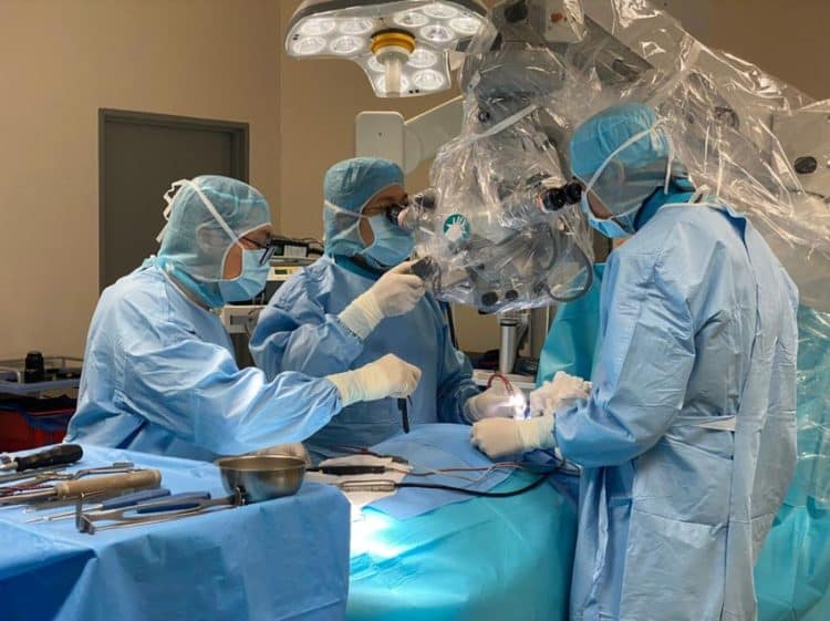 Cứu sống ngoạn mục thuyền viên người Philippines bị vỡ sọ não trên biển - 1