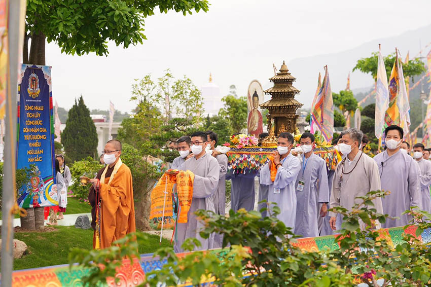 Nhiều hoạt động đặc sắc mừng Phật đản tại Đại Bảo tháp Mandala Tây Thiên - 3