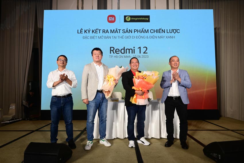 Xiaomi mở bán đặc biệt Redmi 12 - 2