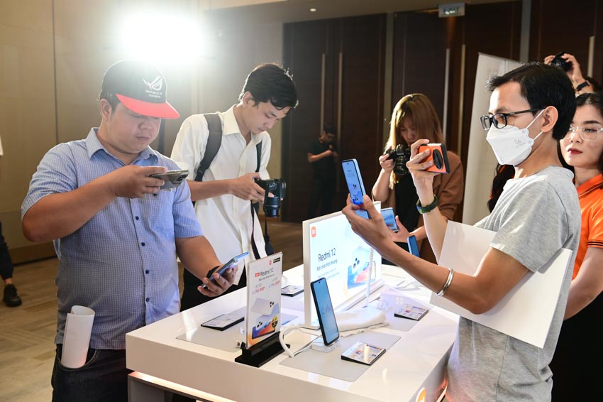 Xiaomi mở bán đặc biệt Redmi 12 - 3