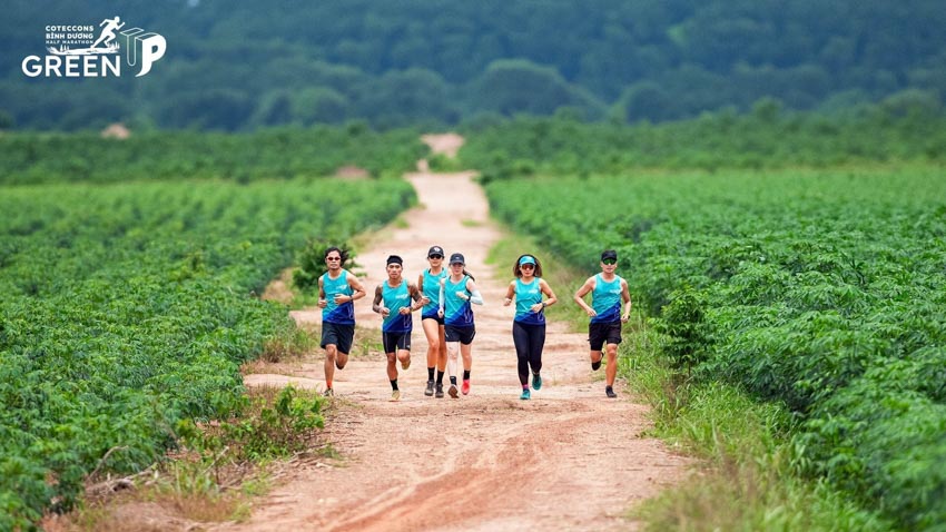 Chạy về tuổi thơ trên đường chạy băng đồng đầu tiên tại Việt Nam - 1
