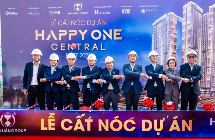 Lễ cất nóc dự án Happy One Central đã tưng bừng diễn ra sáng 15/7 - 1