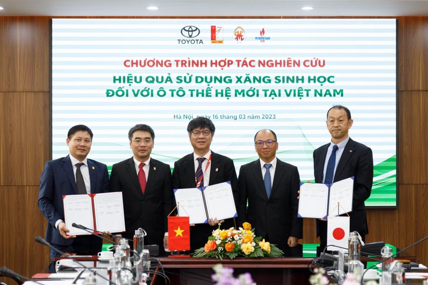 Toyota Việt Nam đứng đầu thị trường về doanh số bán xe du lịch - 1