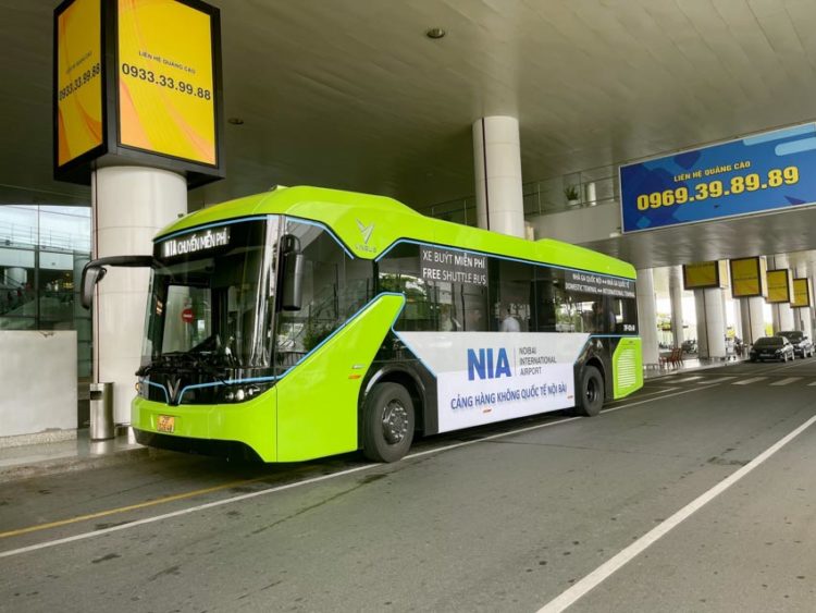 Sân bay Nội Bài đưa vào vận hành tuyến buýt điện miễn phí giữa hai nhà ga T1 và T2 - 1